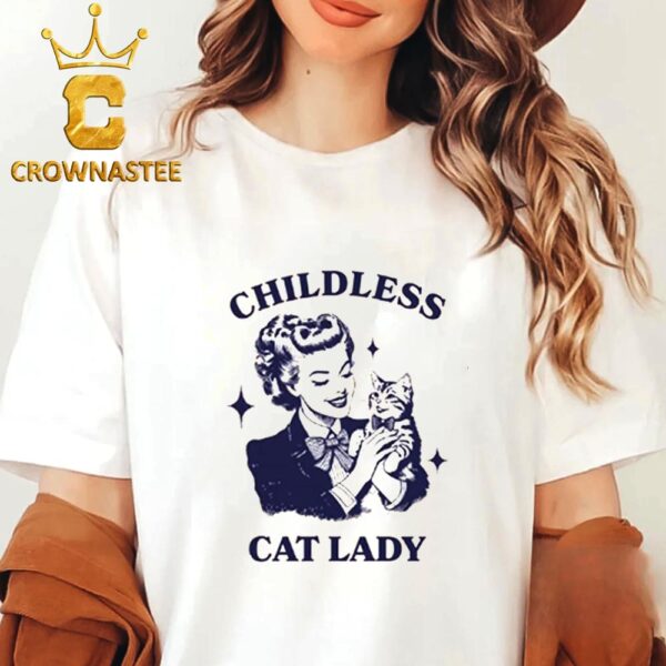 Childless Cat Lady Is Voting Kamala Harris For President 2024 Classic T-Shirt